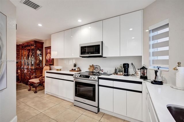 16610 SW 141st Ct, Miami, FL 33177