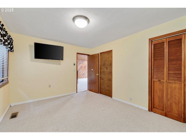 25164 S SPRINGWATER Rd, Estacada, OR 97023