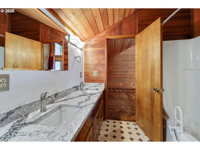 25164 S SPRINGWATER Rd, Estacada, OR 97023