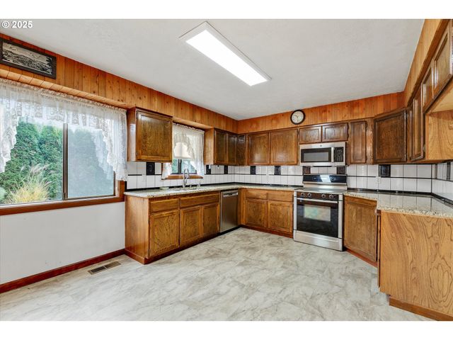 25164 S SPRINGWATER Rd, Estacada, OR 97023