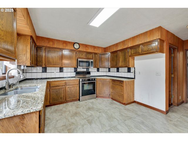 25164 S SPRINGWATER Rd, Estacada, OR 97023