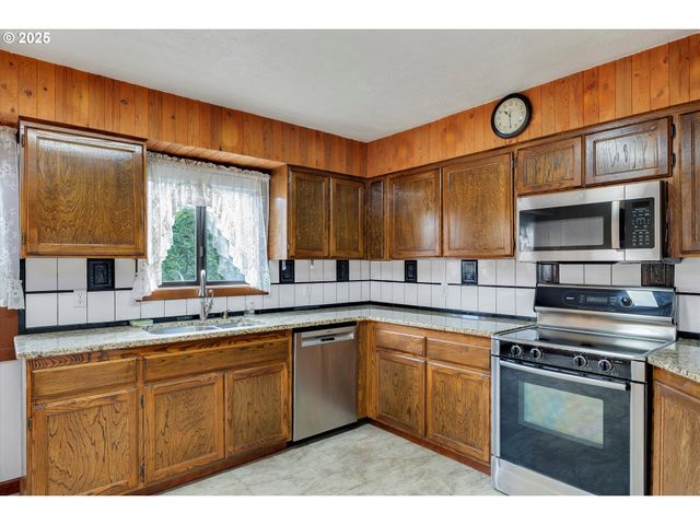 25164 S SPRINGWATER Rd, Estacada, OR 97023