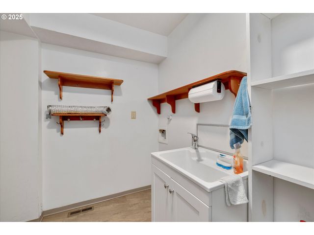 25164 S SPRINGWATER Rd, Estacada, OR 97023