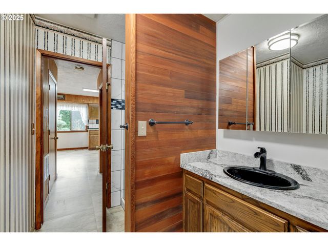 25164 S SPRINGWATER Rd, Estacada, OR 97023