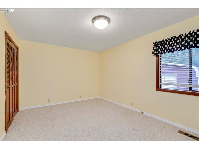 25164 S SPRINGWATER Rd, Estacada, OR 97023