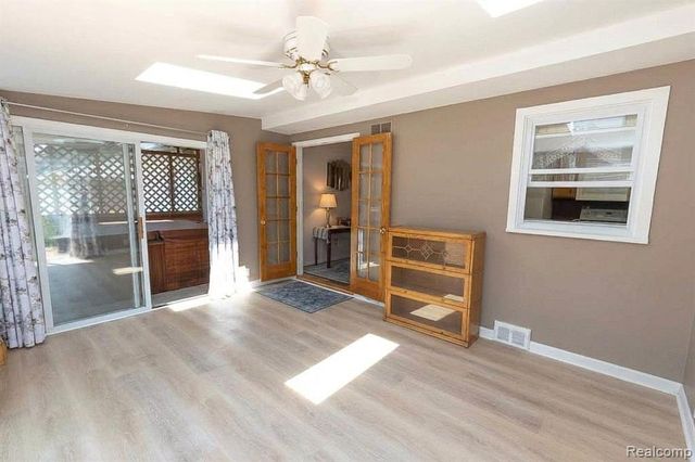 1225 Genella Street, Waterford, MI 48328