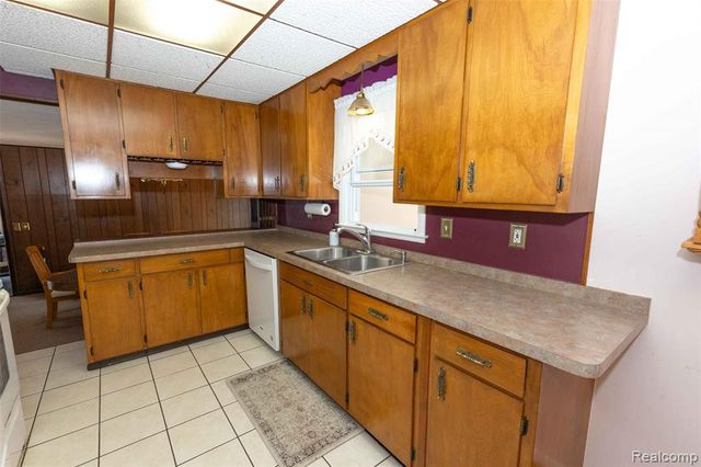 1225 Genella Street, Waterford, MI 48328