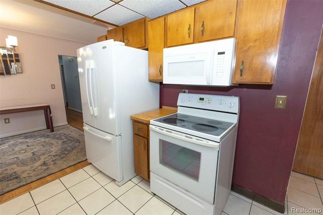 1225 Genella Street, Waterford, MI 48328