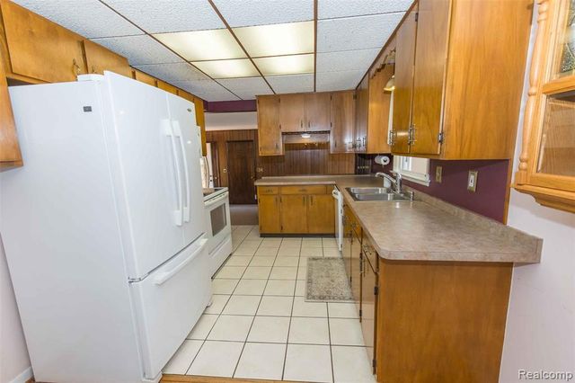 1225 Genella Street, Waterford, MI 48328