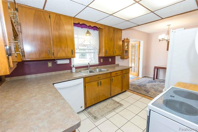 1225 Genella Street, Waterford, MI 48328