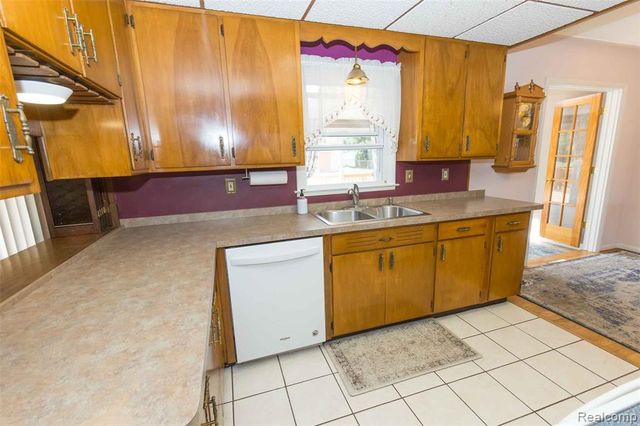 1225 Genella Street, Waterford, MI 48328