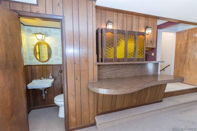 1225 Genella Street, Waterford, MI 48328