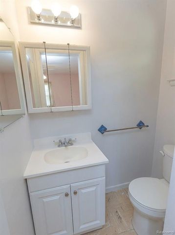 1225 Genella Street, Waterford, MI 48328