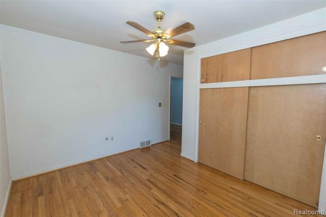 1225 Genella Street, Waterford, MI 48328