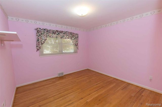 1225 Genella Street, Waterford, MI 48328