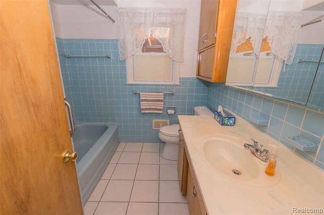 1225 Genella Street, Waterford, MI 48328