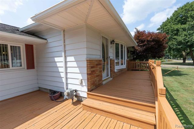 1225 Genella Street, Waterford, MI 48328
