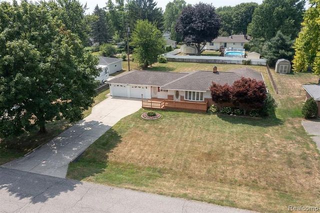 1225 Genella Street, Waterford, MI 48328