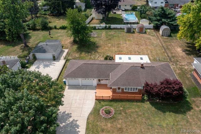 1225 Genella Street, Waterford, MI 48328