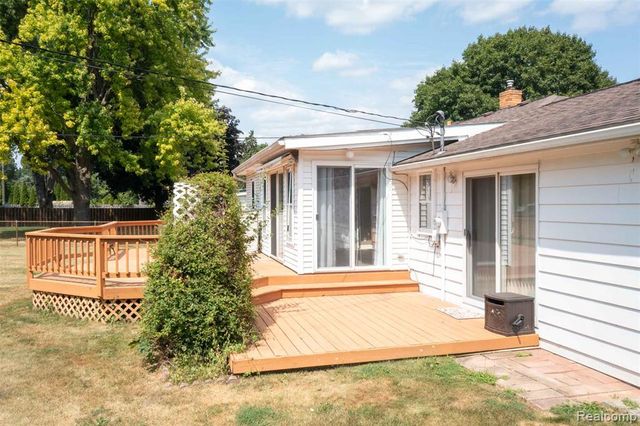 1225 Genella Street, Waterford, MI 48328
