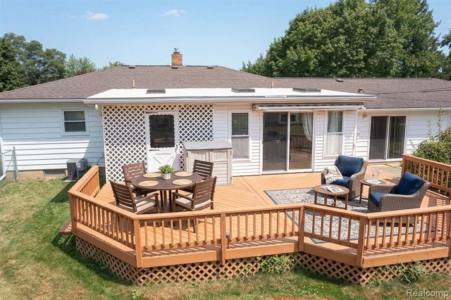 1225 Genella Street, Waterford, MI 48328