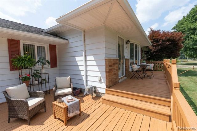1225 Genella Street, Waterford, MI 48328