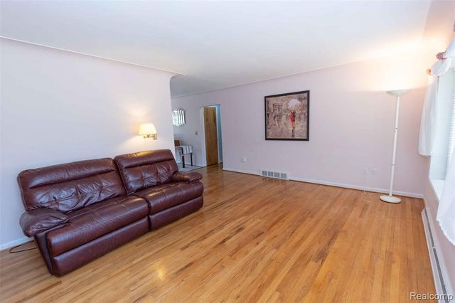 1225 Genella Street, Waterford, MI 48328
