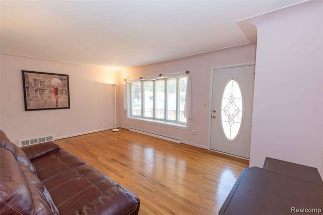 1225 Genella Street, Waterford, MI 48328