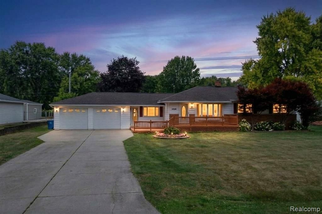 1225 Genella Street, Waterford, MI 48328