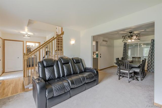 2241 Elkridge Circle, Highland, MI 48356