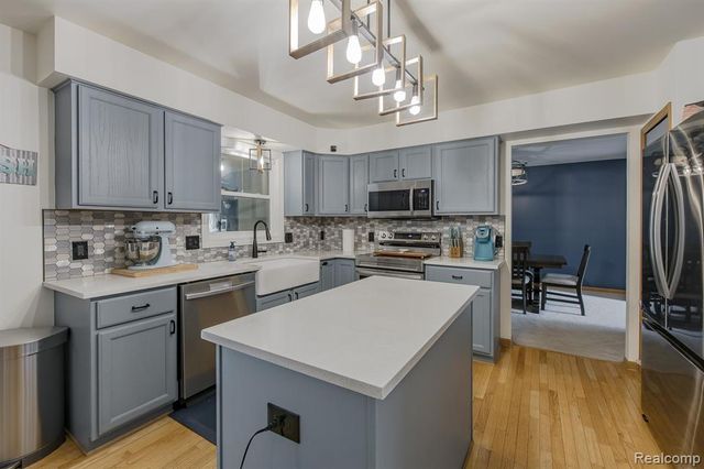 2241 Elkridge Circle, Highland, MI 48356