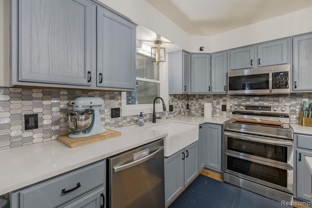 2241 Elkridge Circle, Highland, MI 48356