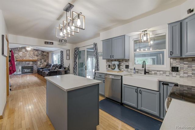 2241 Elkridge Circle, Highland, MI 48356
