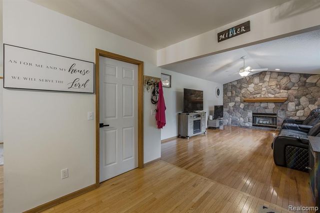 2241 Elkridge Circle, Highland, MI 48356