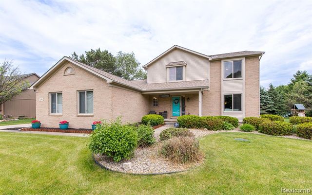 2241 Elkridge Circle, Highland, MI 48356