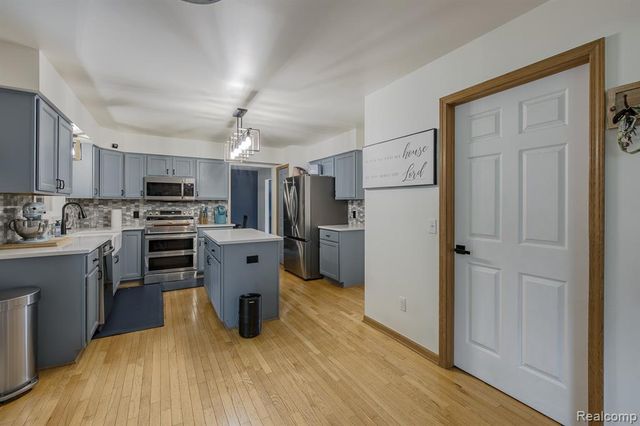 2241 Elkridge Circle, Highland, MI 48356