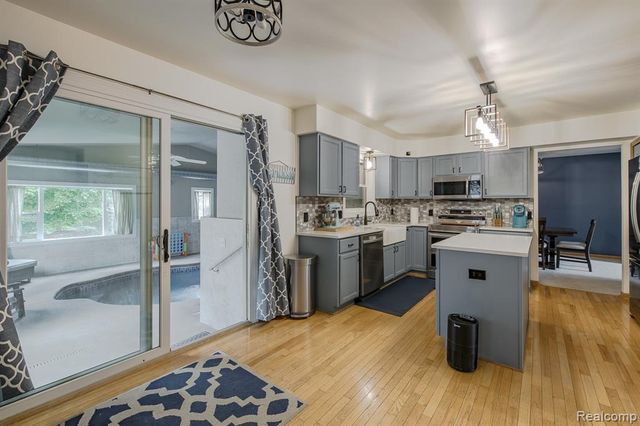 2241 Elkridge Circle, Highland, MI 48356