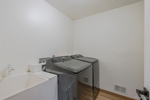 2241 Elkridge Circle, Highland, MI 48356