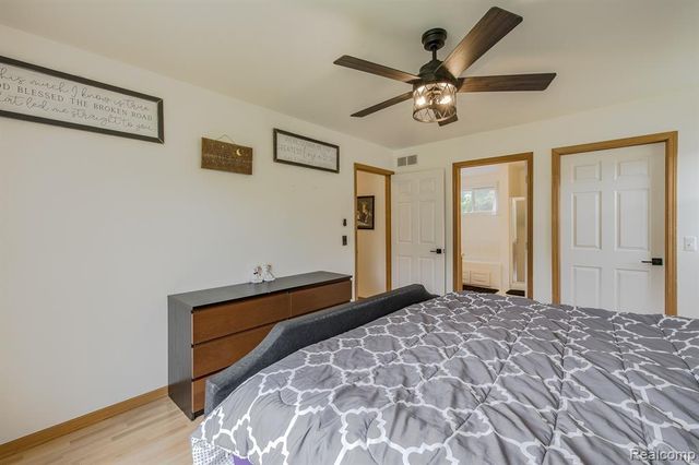 2241 Elkridge Circle, Highland, MI 48356