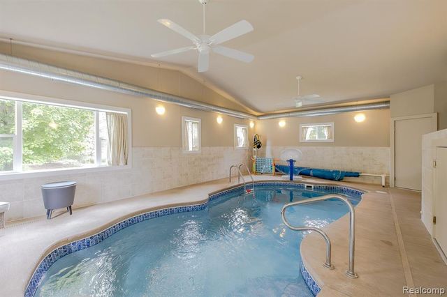 2241 Elkridge Circle, Highland, MI 48356