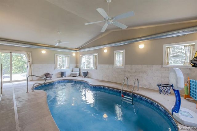 2241 Elkridge Circle, Highland, MI 48356