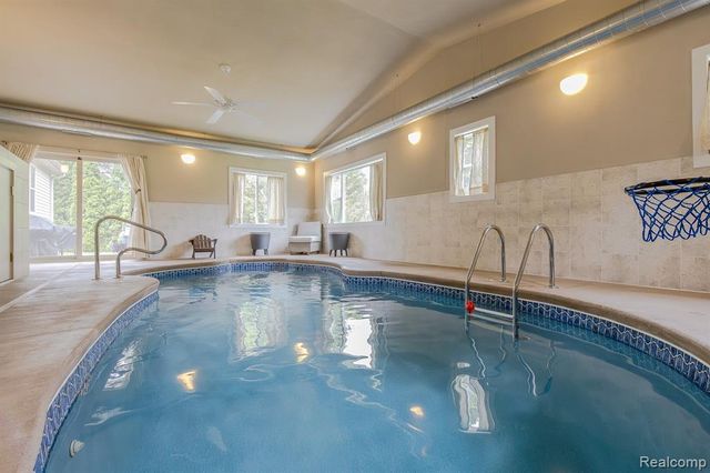 2241 Elkridge Circle, Highland, MI 48356