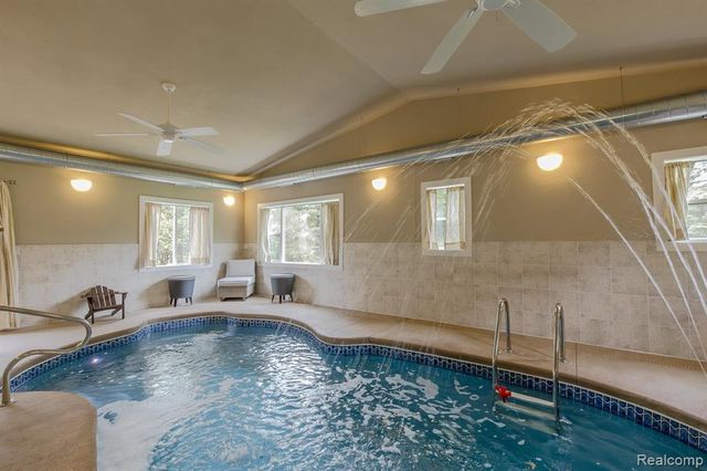 2241 Elkridge Circle, Highland, MI 48356