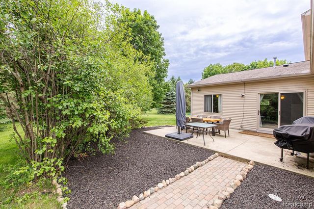 2241 Elkridge Circle, Highland, MI 48356