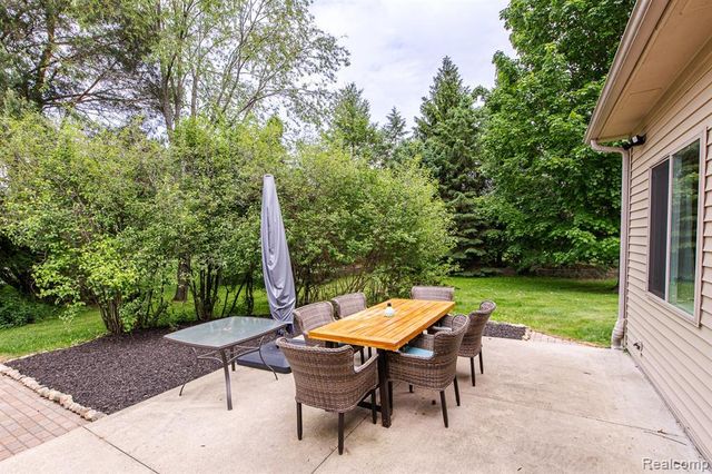 2241 Elkridge Circle, Highland, MI 48356