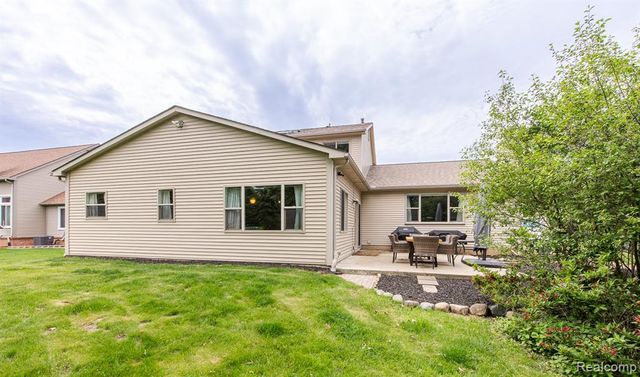 2241 Elkridge Circle, Highland, MI 48356