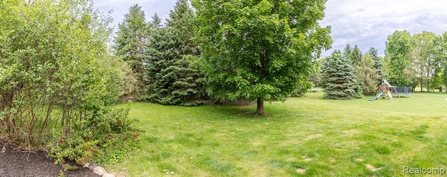 2241 Elkridge Circle, Highland, MI 48356