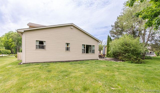 2241 Elkridge Circle, Highland, MI 48356