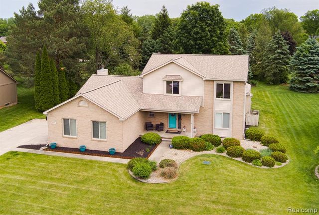 2241 Elkridge Circle, Highland, MI 48356