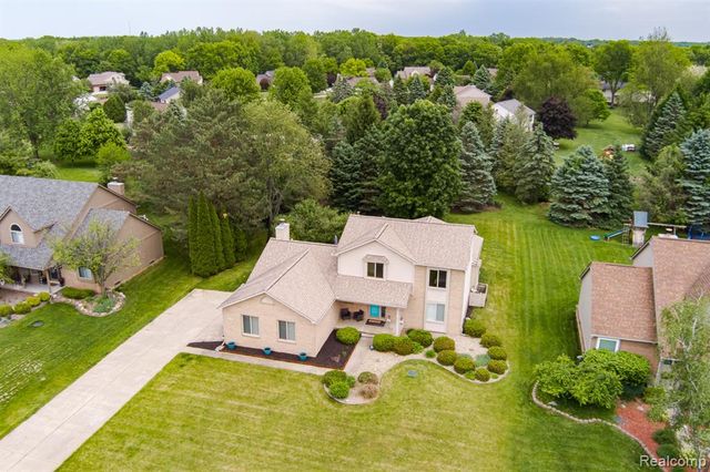 2241 Elkridge Circle, Highland, MI 48356